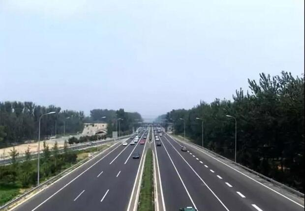 中止性踩油门的操作，，，能让我们在行驶时省油吗？？？